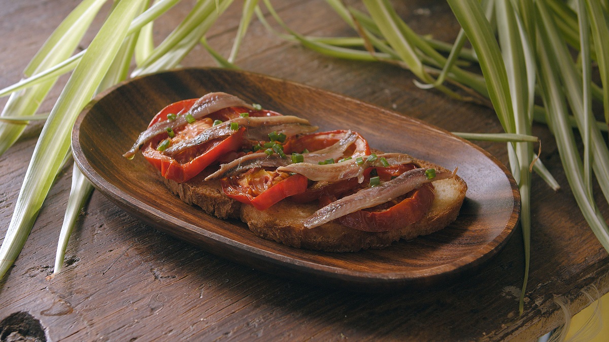 Receta De Tostada De Tomate Asado Y Anchoa Comedera Recetas Tips Y