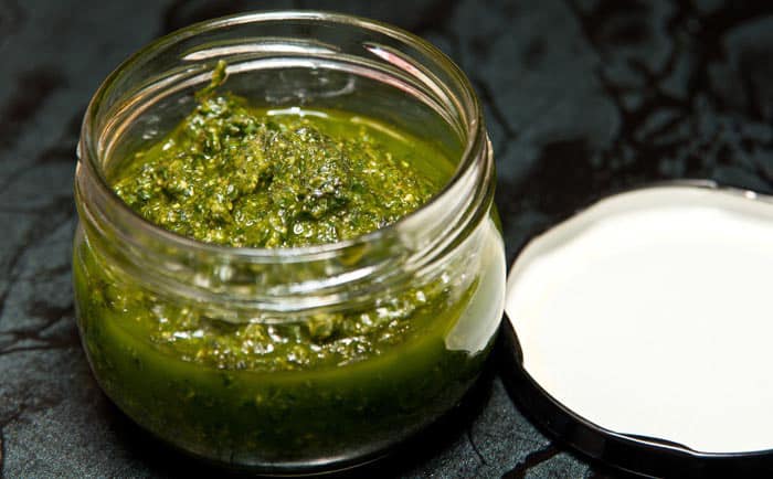 Cómo hacer salsa pesto: Receta fácil, paso a paso - Comedera.Com