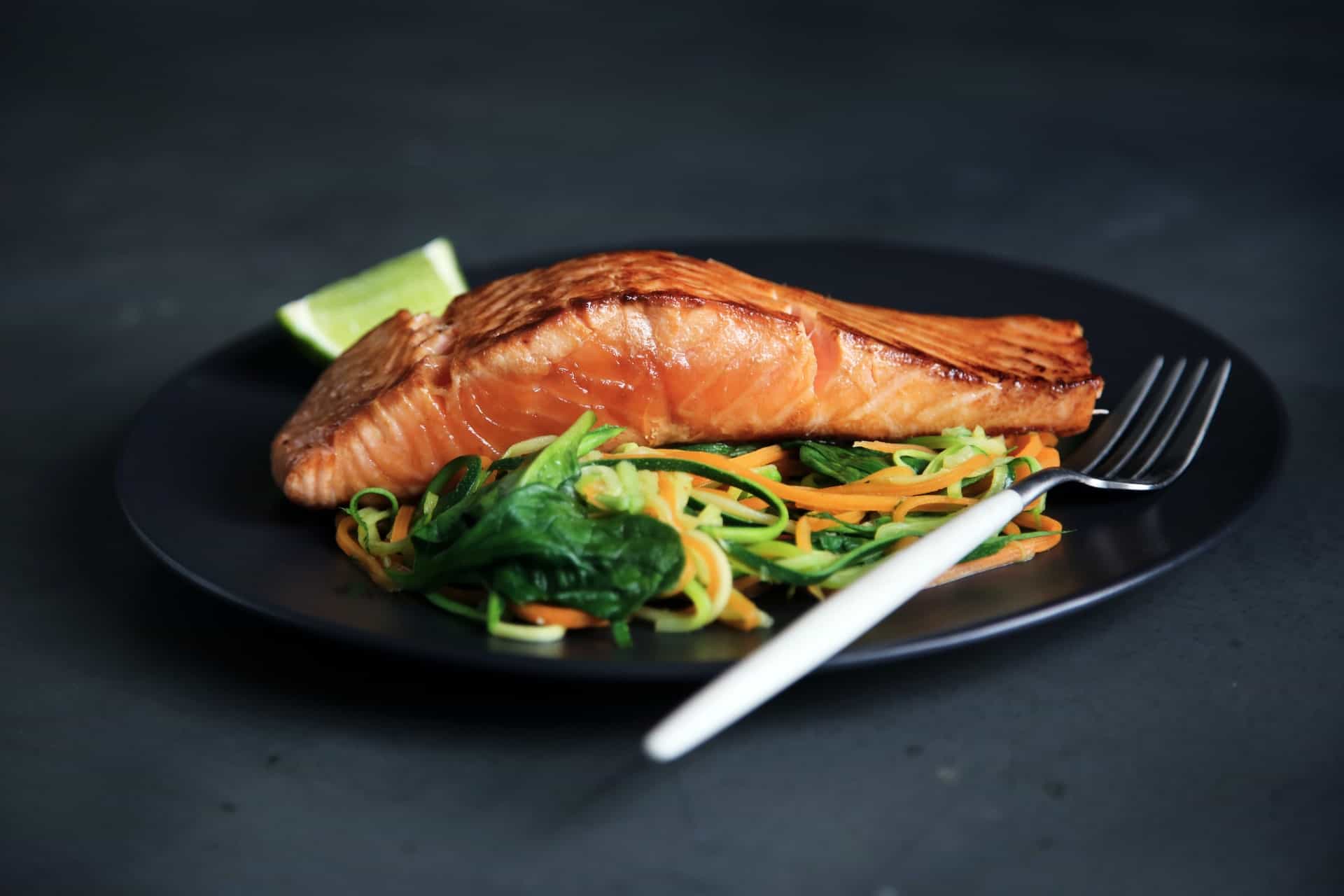Receta de salmón al horno fácil en 20 minutos - Comedera - Recetas, tips y  consejos para comer mejor.