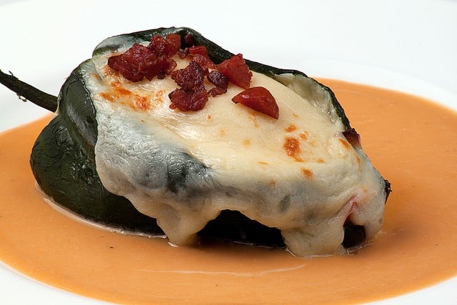 Chile relleno de queso, receta casera - Comedera - Recetas, tips y consejos  para comer mejor.