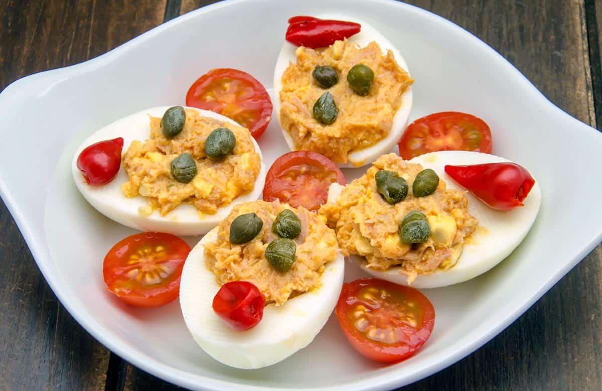 Huevos rellenos: receta rápida y fácil - Comedera - Recetas, tips y  consejos para comer mejor.