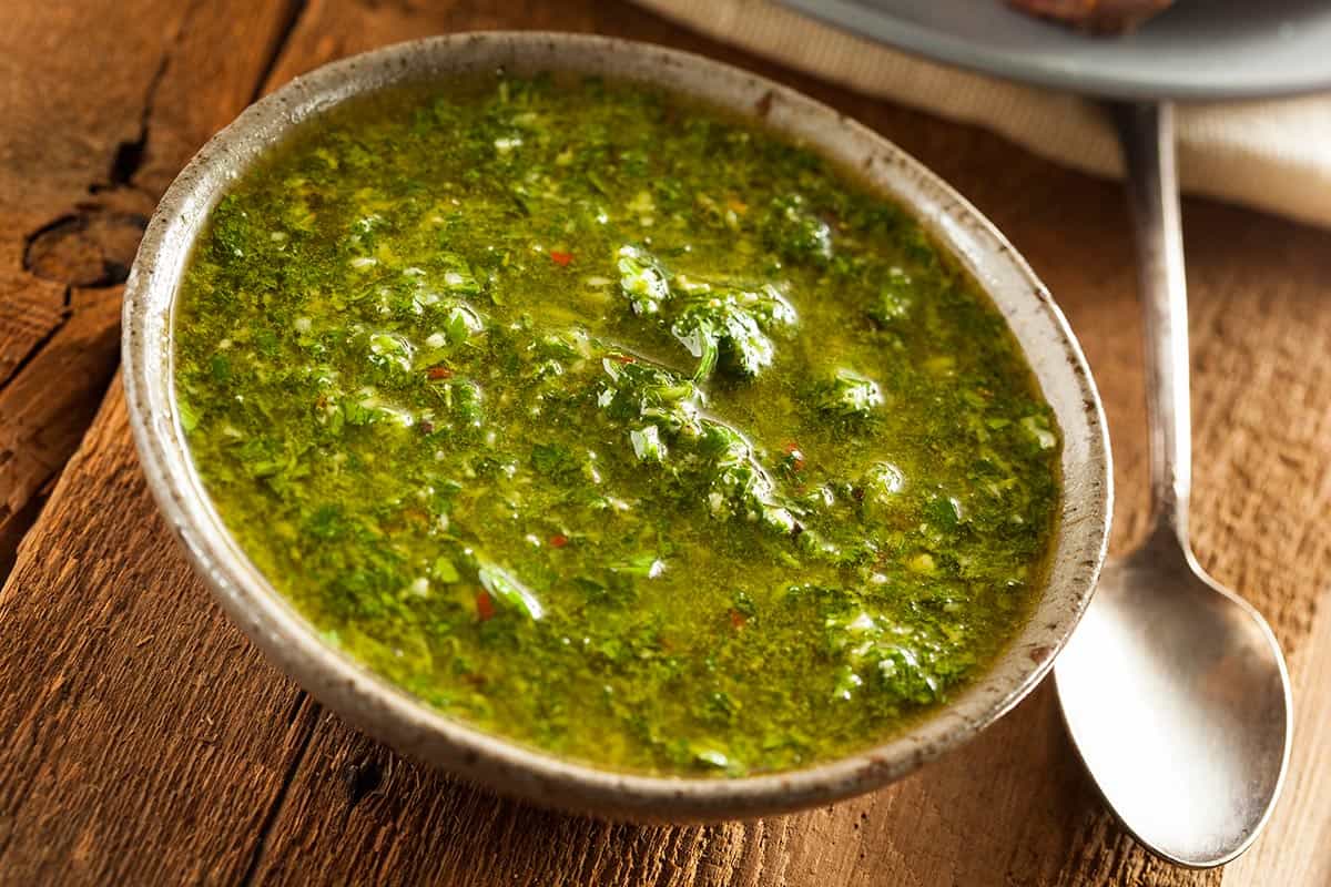 Cómo hacer salsa chimichurri casera - Comedera - Recetas, tips y consejos  para comer mejor.