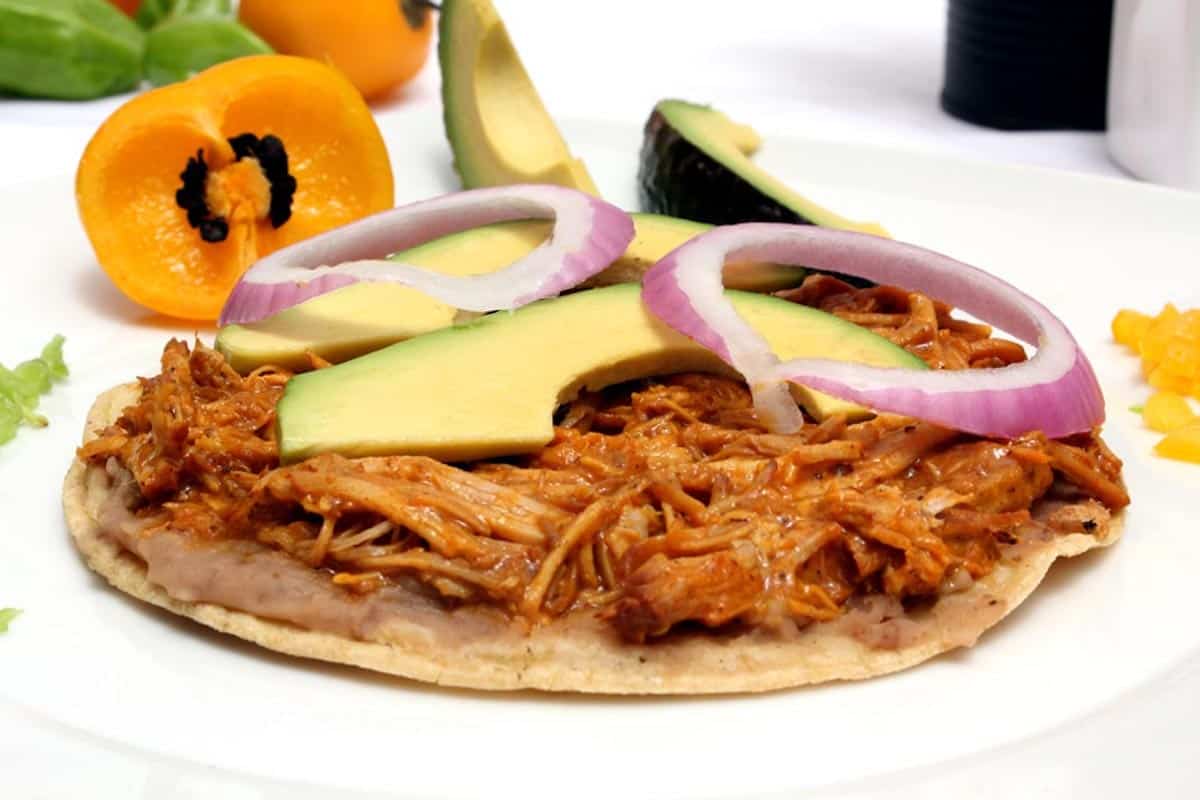 Cómo preparar deliciosos panuchos yucatecos - Comedera - Recetas, tips y  consejos para comer mejor.