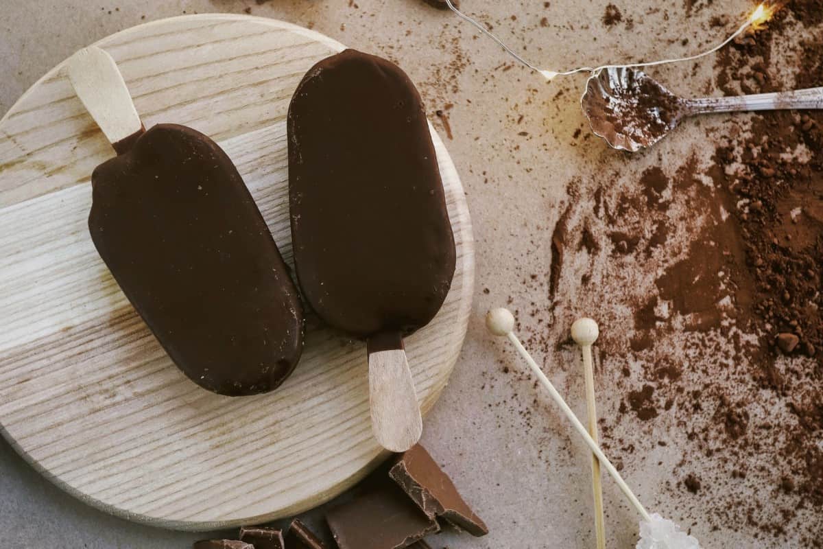 Cómo hacer paletas heladas de vainilla con chocolate - Comedera - Recetas,  tips y consejos para comer mejor.