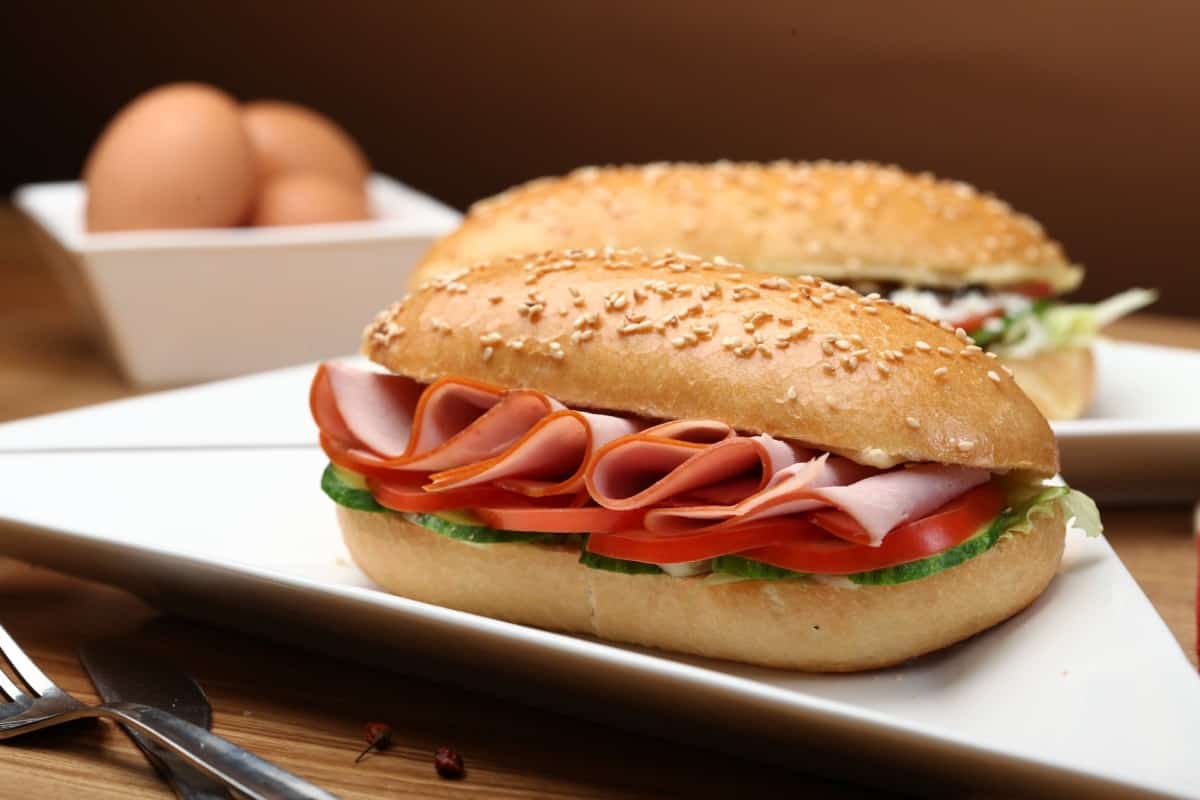 Cómo hacer un sándwich de jamón y queso - Comedera - Recetas, tips y  consejos para comer mejor.