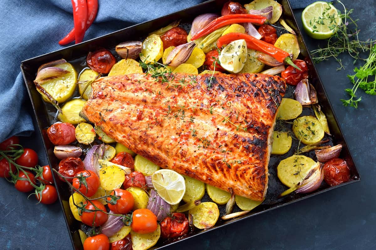 Receta de pescado al horno con papas - Comedera - Recetas, tips y consejos  para comer mejor.