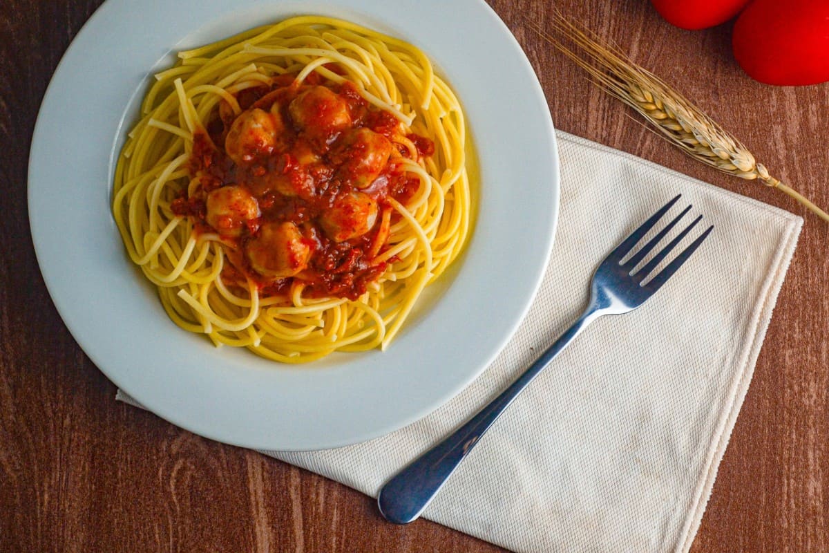 Hagamos espaguetis con albóndigas de pavo - Comedera - Recetas, tips y  consejos para comer mejor.