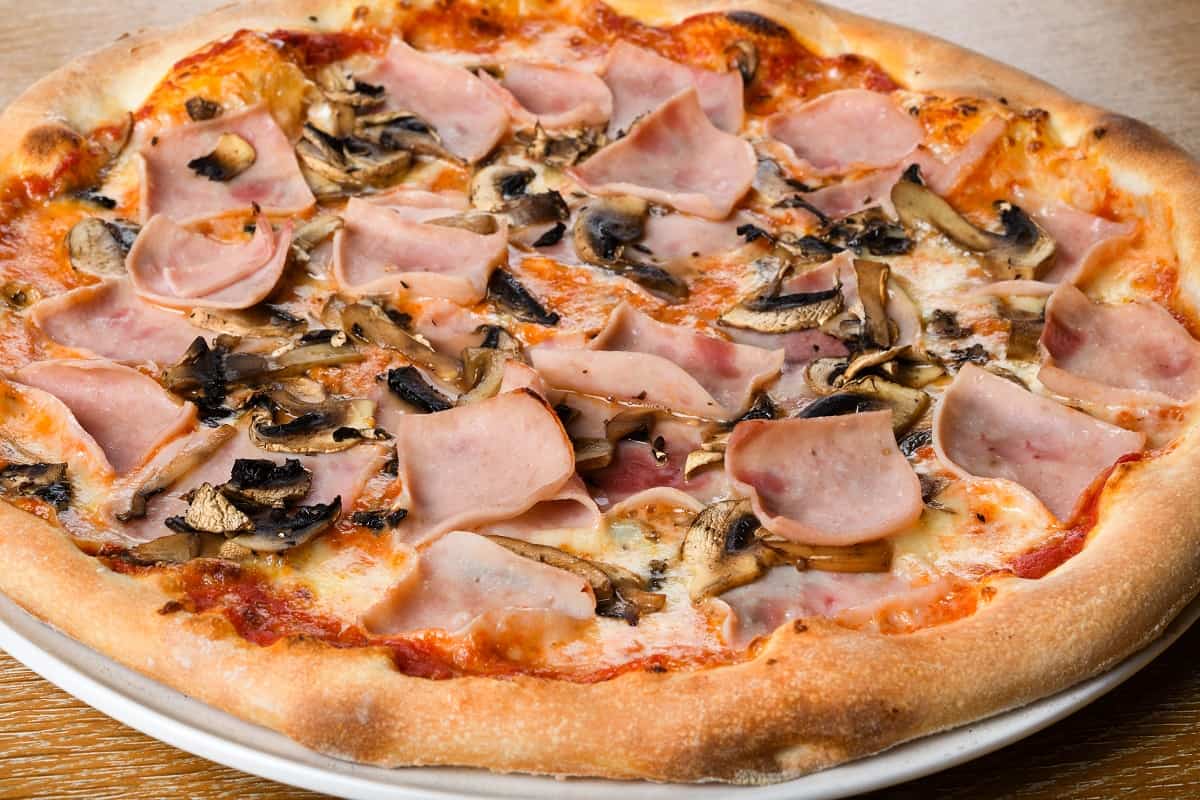 Receta de pizza prosciutto e funghi - Comedera - Recetas, tips y consejos  para comer mejor.