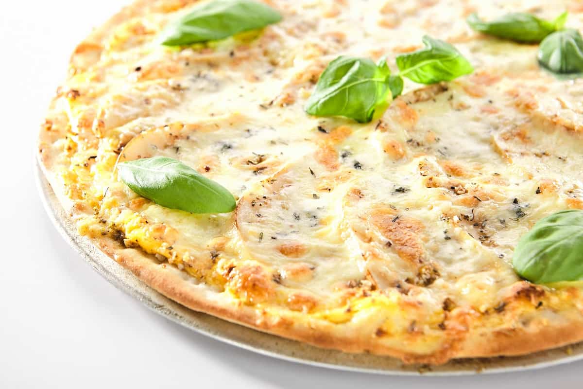 Pizza bianca, diferente pero exquisita - Comedera - Recetas, tips y  consejos para comer mejor.