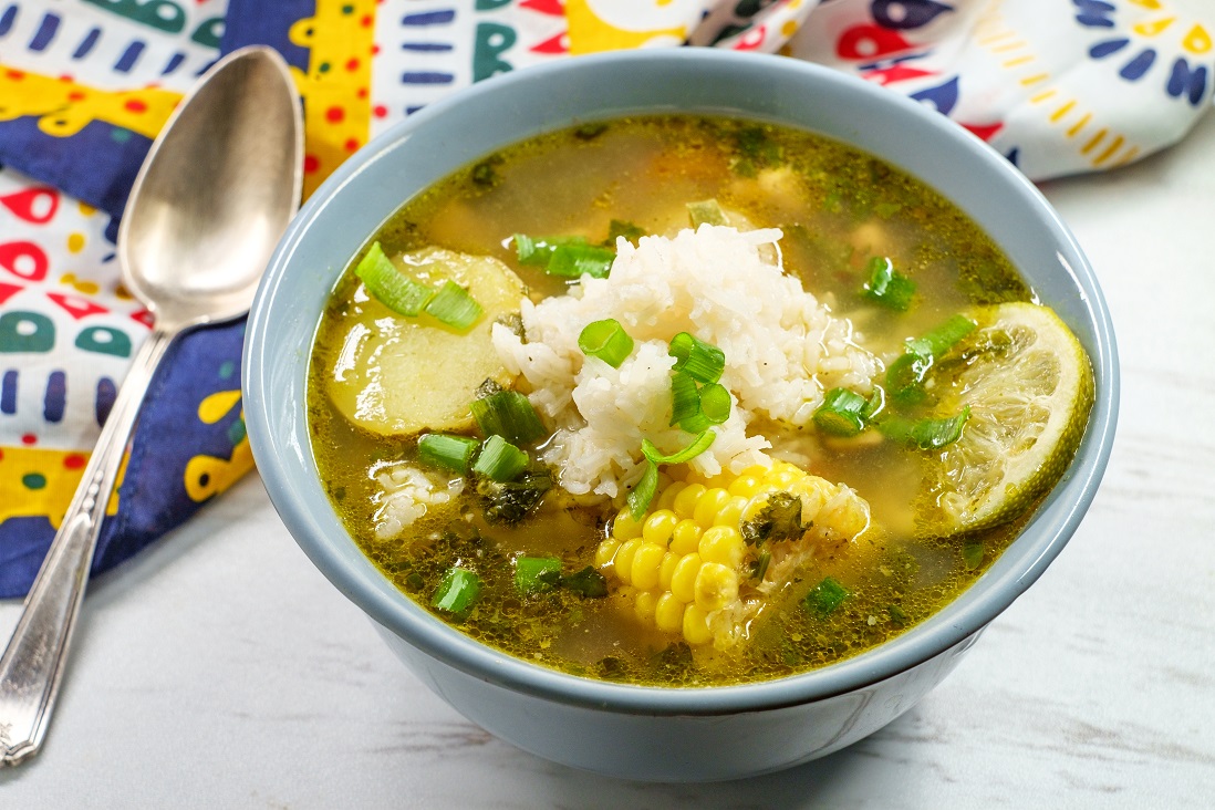 Aguadito de pollo peruano, receta fácil - Comedera - Recetas, tips y  consejos para comer mejor.