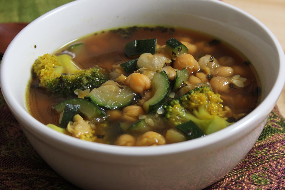 Cómo hacer sopa vegana de garbanzos - Comedera - Recetas, tips y consejos  para comer mejor.