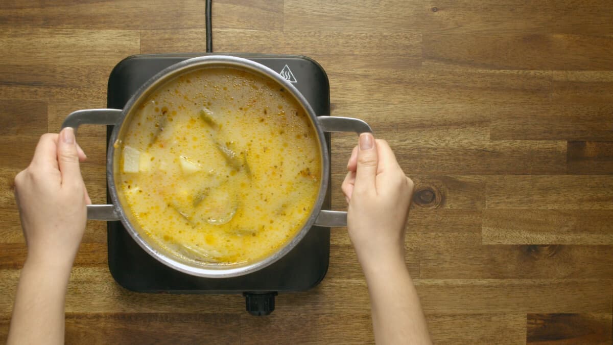 Prepara caldo de papas, receta rápida - Comedera - Recetas, tips y consejos  para comer mejor.