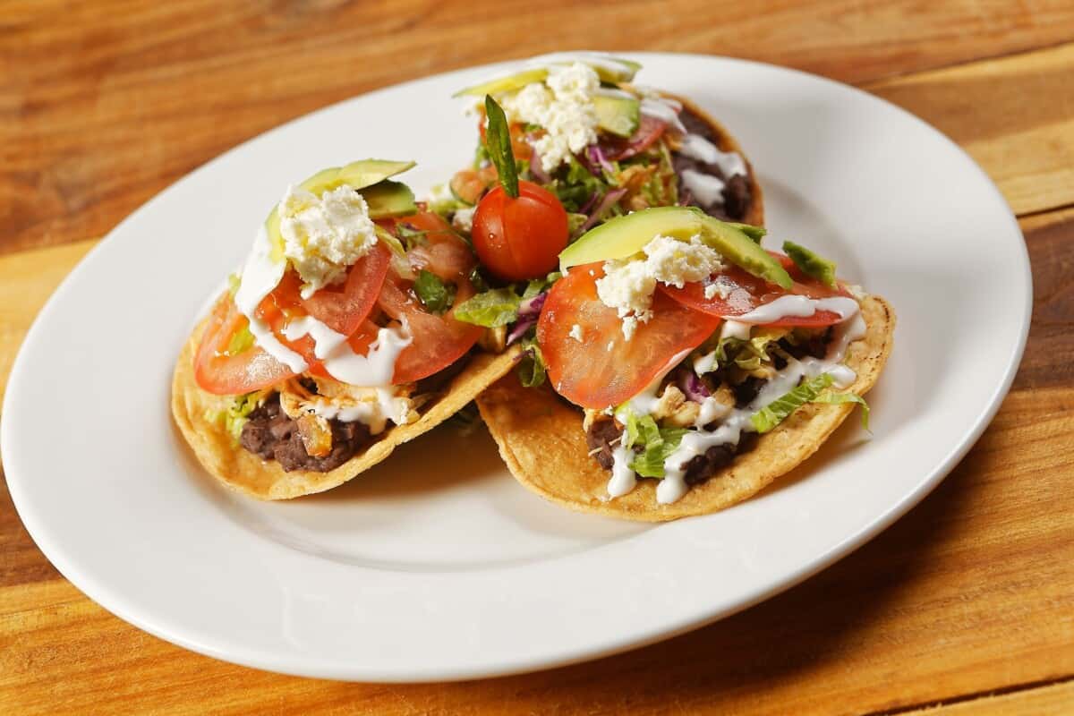 Receta de tostadas mexicanas veganas - Comedera - Recetas, tips y consejos  para comer mejor.