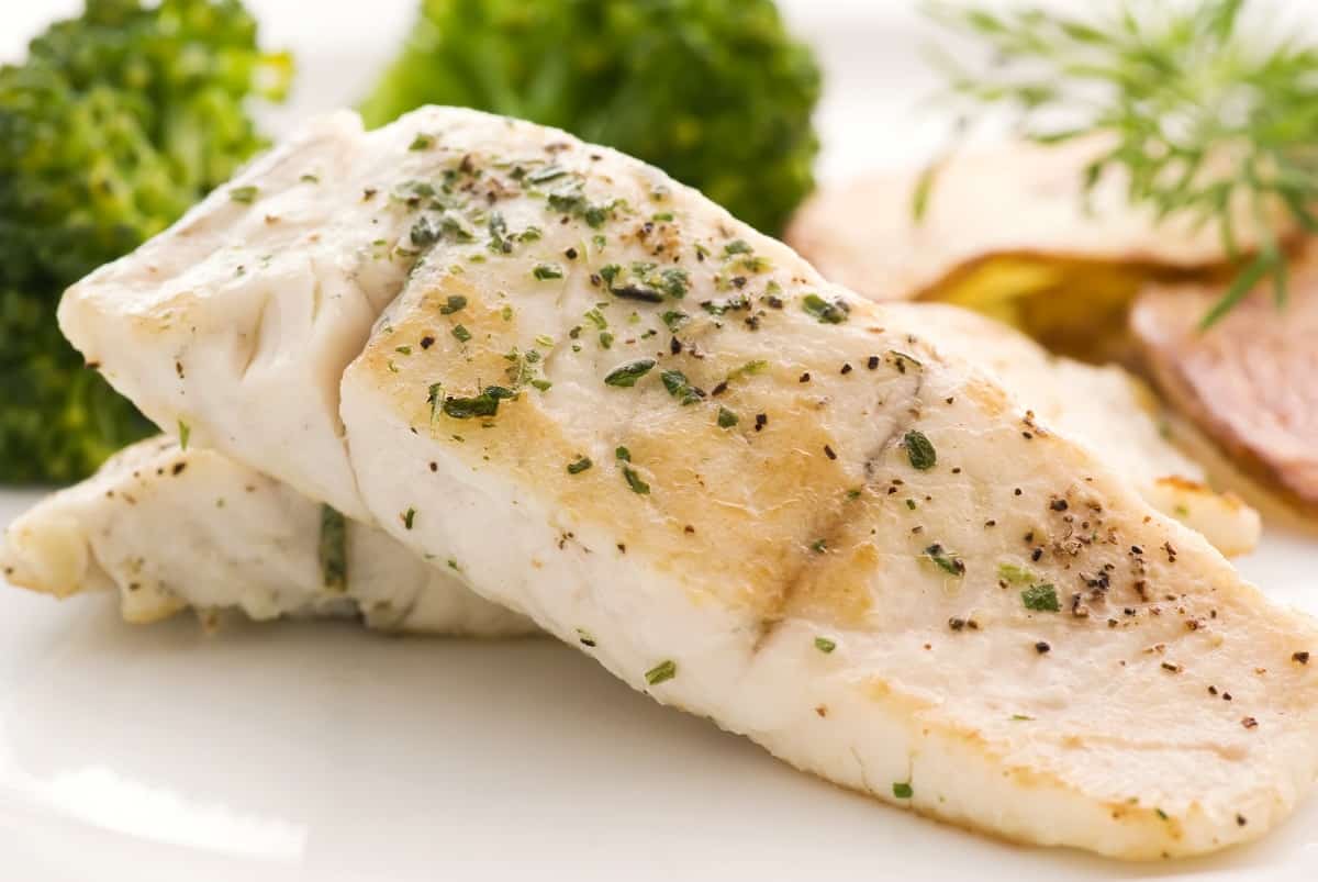 Filete de pescado con verduras, receta rápida - Comedera - Recetas, tips y  consejos para comer mejor.