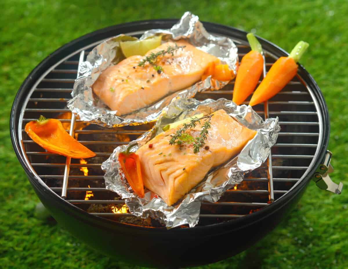 Prepara filete de salmón empapelado a la parrilla - Comedera - Recetas,  tips y consejos para comer mejor.