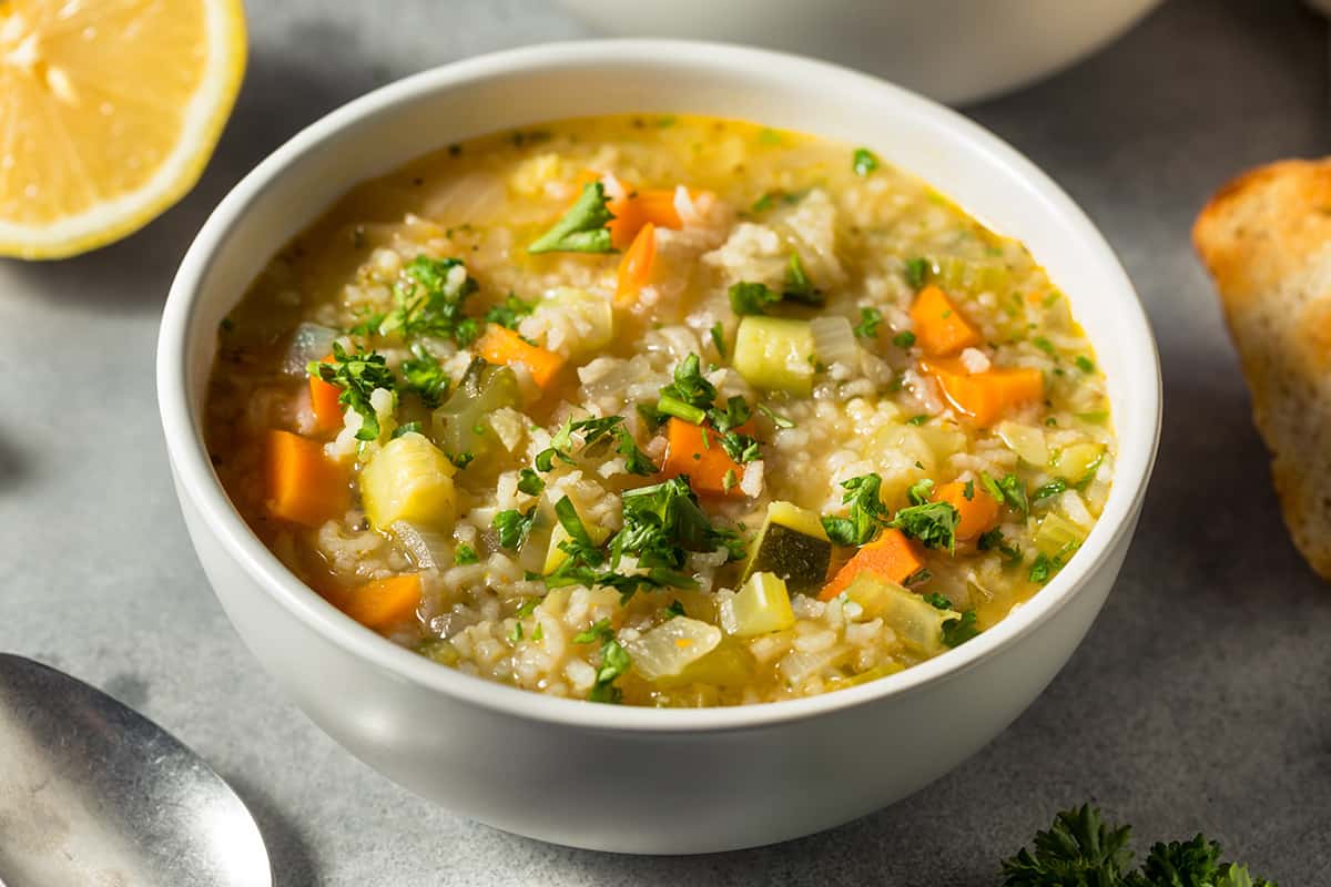 Sopa de verduras con arroz saludable y fácil - Comedera - Recetas, tips y  consejos para comer mejor.