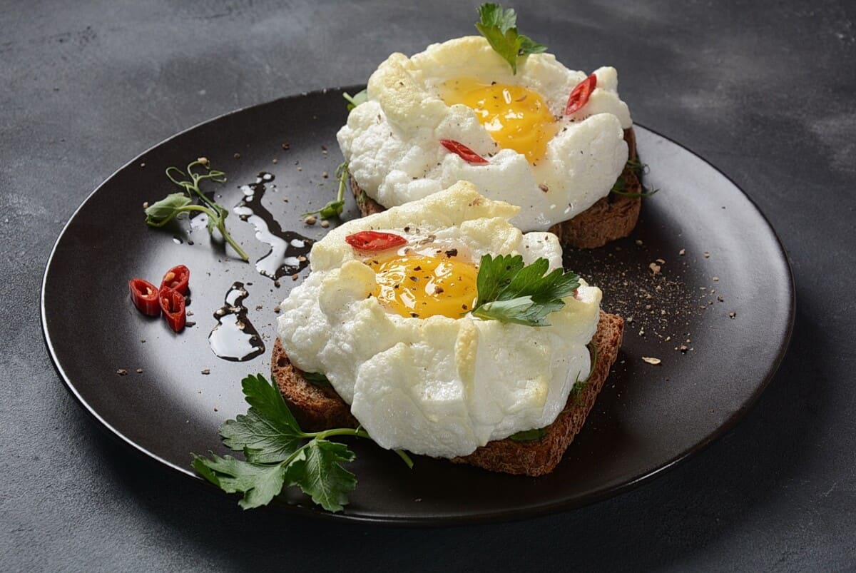 Receta de huevos nube, desayuno rápido - Comedera - Recetas, tips y  consejos para comer mejor.