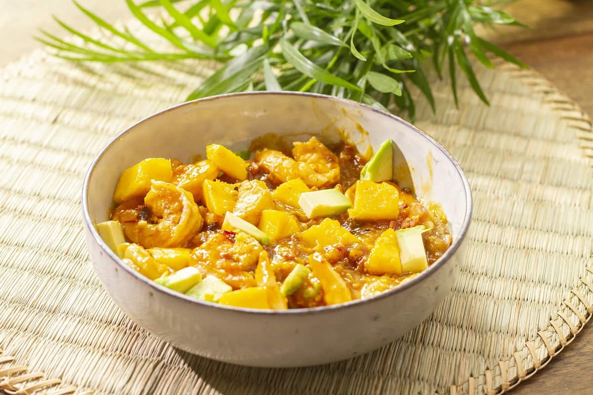 Receta de camarones en salsa de mango y chipotle - Comedera - Recetas, tips  y consejos para comer mejor.