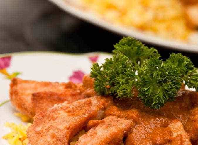 dedos de pescado rebozado con salsa de curry