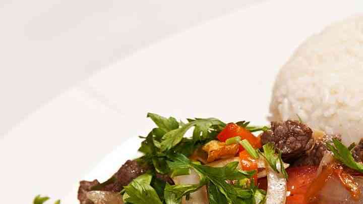 lomo saltado peruano