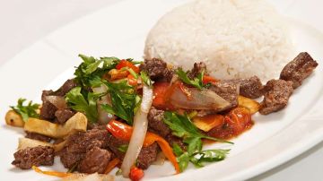 lomo saltado peruano