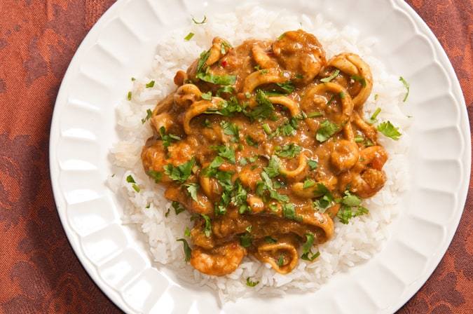 curry de mango y mariscos cenital