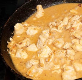 pechugas de pollo en salsa de maní y leche de coco PORTADA