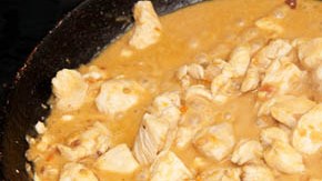 pechugas de pollo en salsa de maní y leche de coco PORTADA