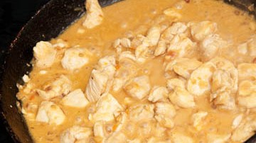 pechugas de pollo en salsa de maní y leche de coco PORTADA