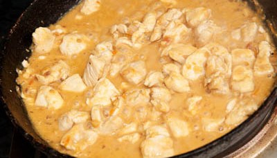 pechugas de pollo en salsa de maní y leche de coco PORTADA