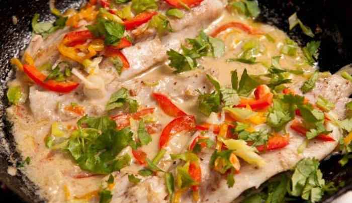 filetes de pescado en salsa de coco