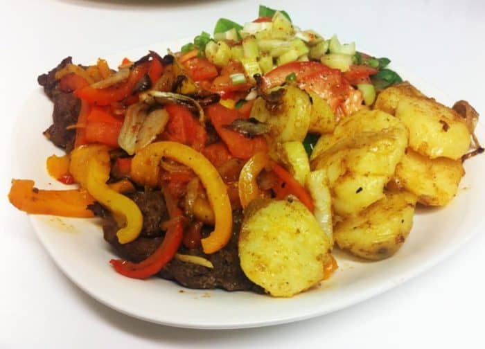 filetes de carne en tres pimentones