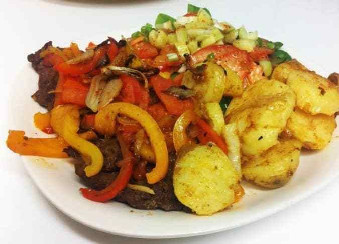 filetes de carne en tres pimentones