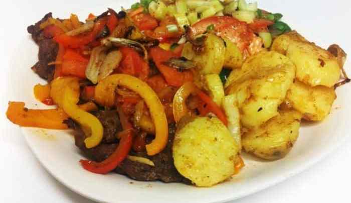 filetes de carne en tres pimentones