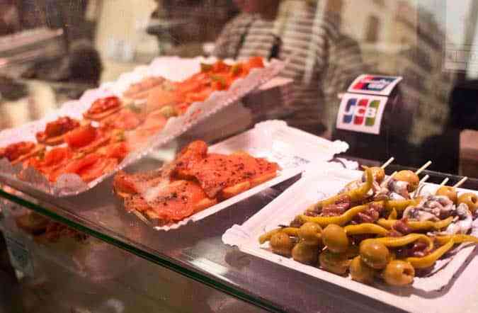 pinchos y montaditos