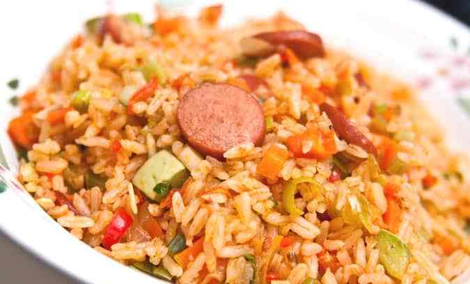 arroz con salchichas