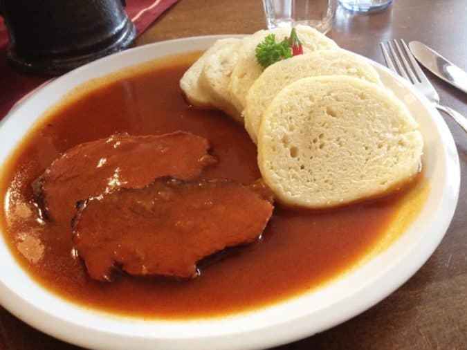 carne con dumplings praga
