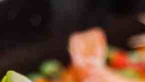 paella de marisco con camarones y calamares