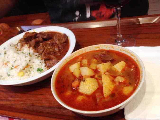 goulash-mercado-central-de-budapest