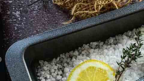 bandeja de pescado para recetas de semana santa