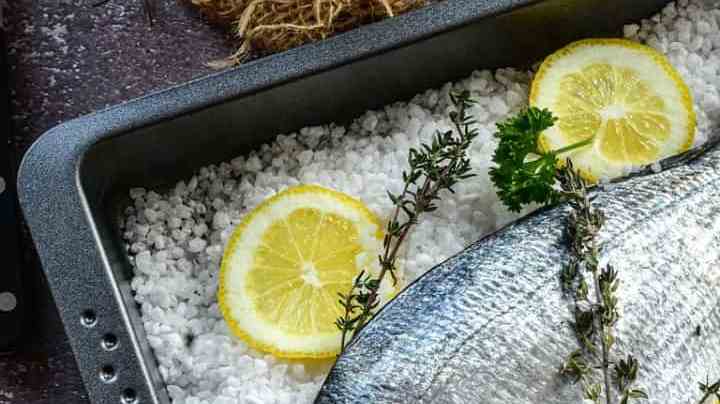 bandeja de pescado para recetas de semana santa