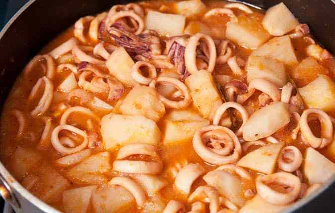 receta de calamares en salsa de tomate