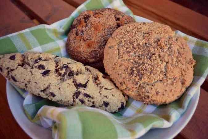 delicioso pan saludable recién sacado del horno
