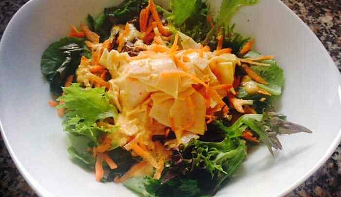 aderezo saludable de yogurt y curry