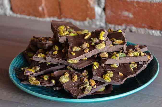 barras-de-chocolate-casero-con-frutos-secos-sal-marina