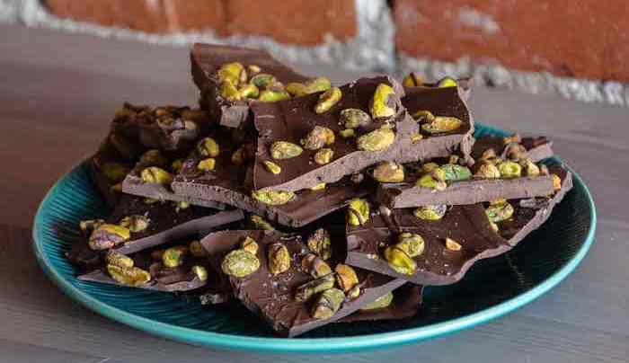 barras-de-chocolate-casero-con-frutos-secos-sal-marina