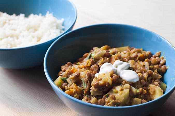 curry de lentejas y calabaza con yogurt