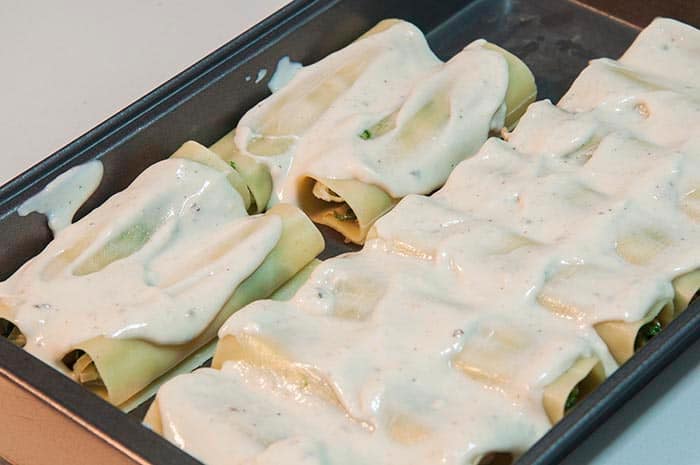 canelones rellenos de espinacas bechamel