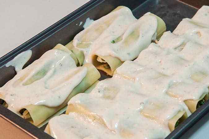 canelones rellenos de espinacas bechamel