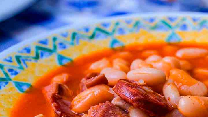 plato de judias pintas con chorizo